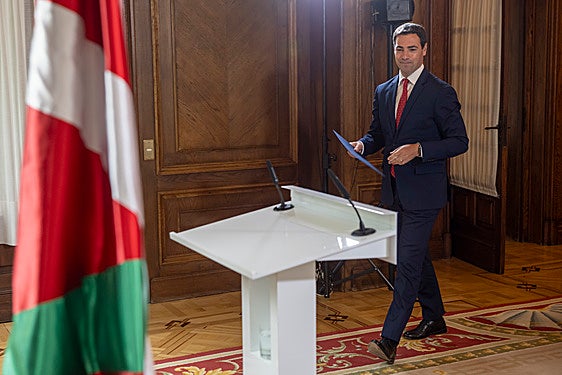 El lehendakari, Imanol Pradales, comparece en Ajuria Enea.