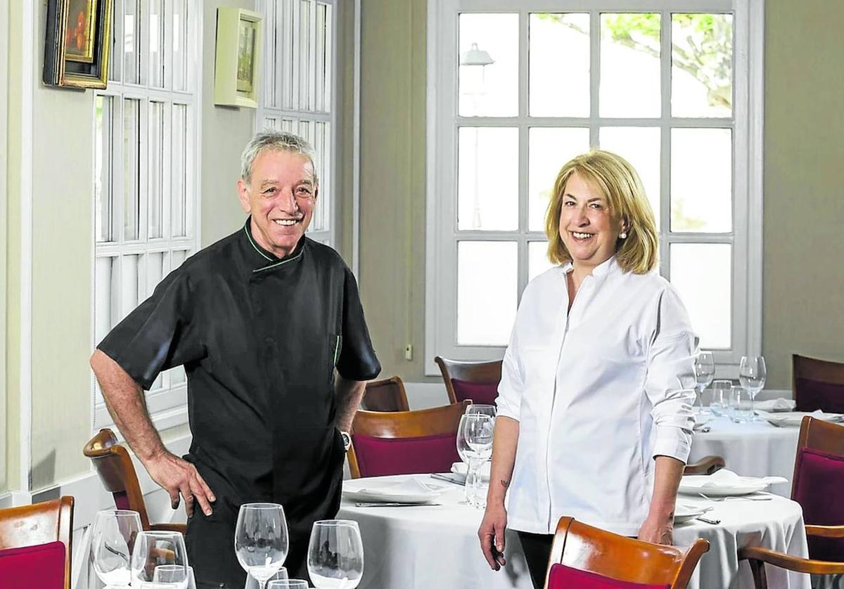 Tomás y Esther, capitanes del Alameda, en el acogedor comedor.