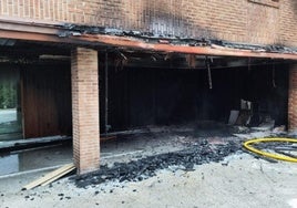 El incendio tan solo ha afectado a la parte trasera del edificio tal y como han informado.