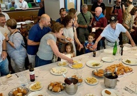 Al aperitivo social se sumaron socios, familiares y representantes de entidades del barrio.