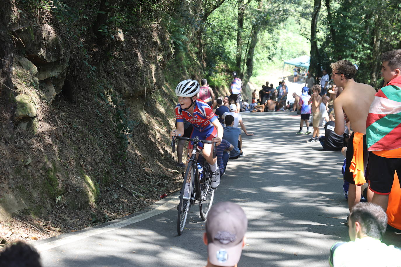 La afición vibra en el muro de Pillotegi