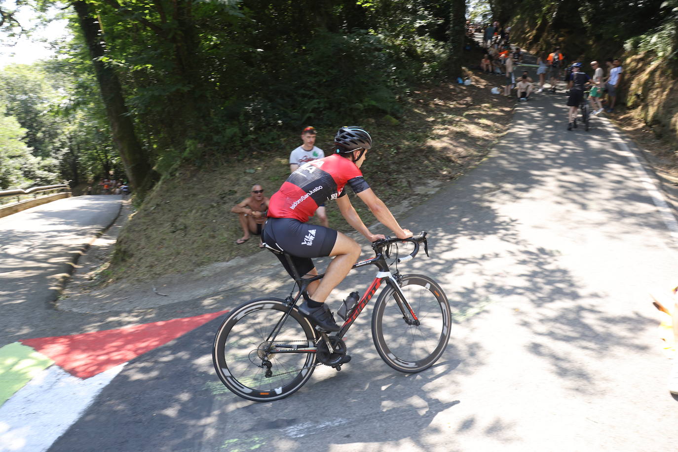La afición vibra en el muro de Pillotegi
