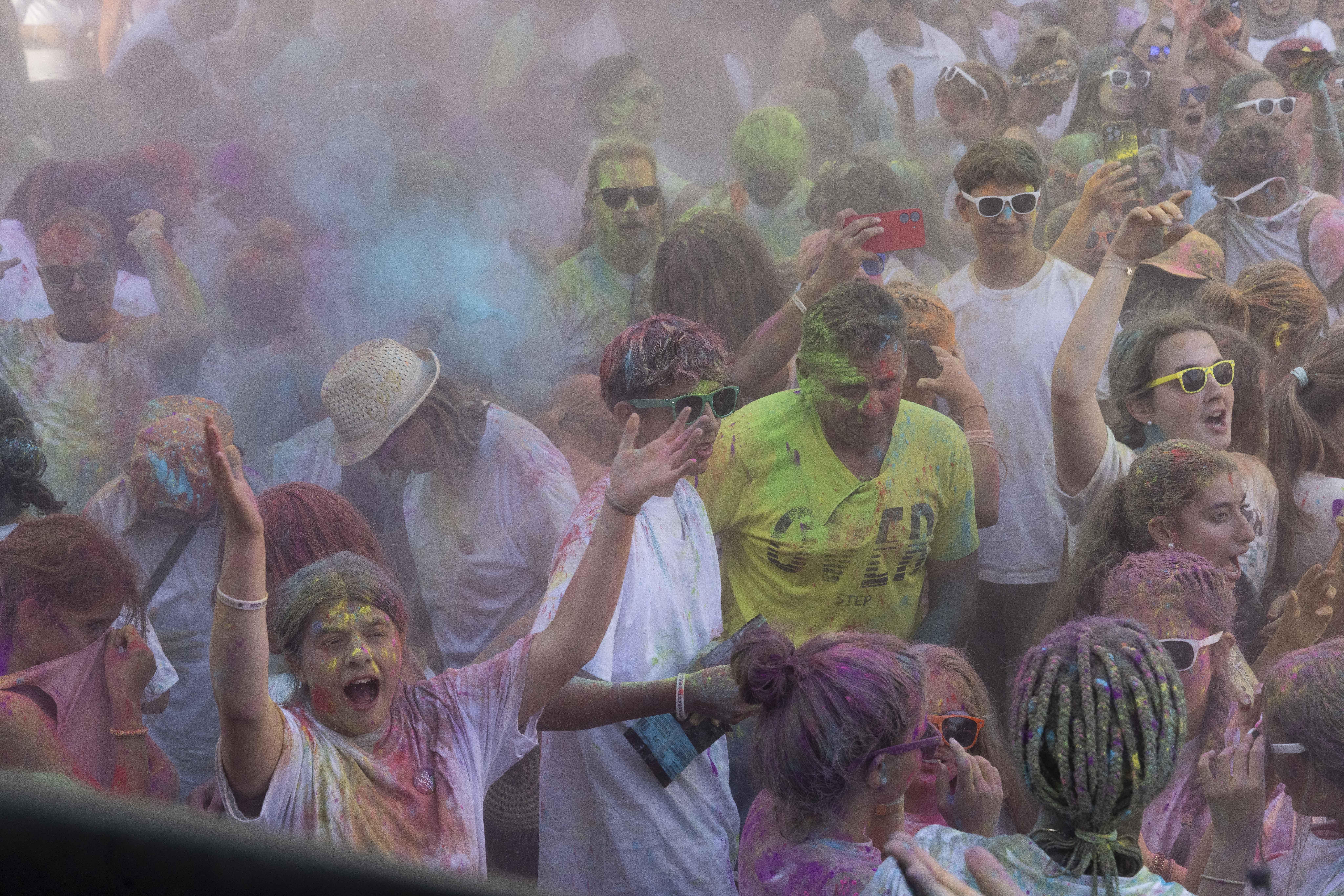 El &#039;Holi fest&#039; del Boulevard, en imágenes