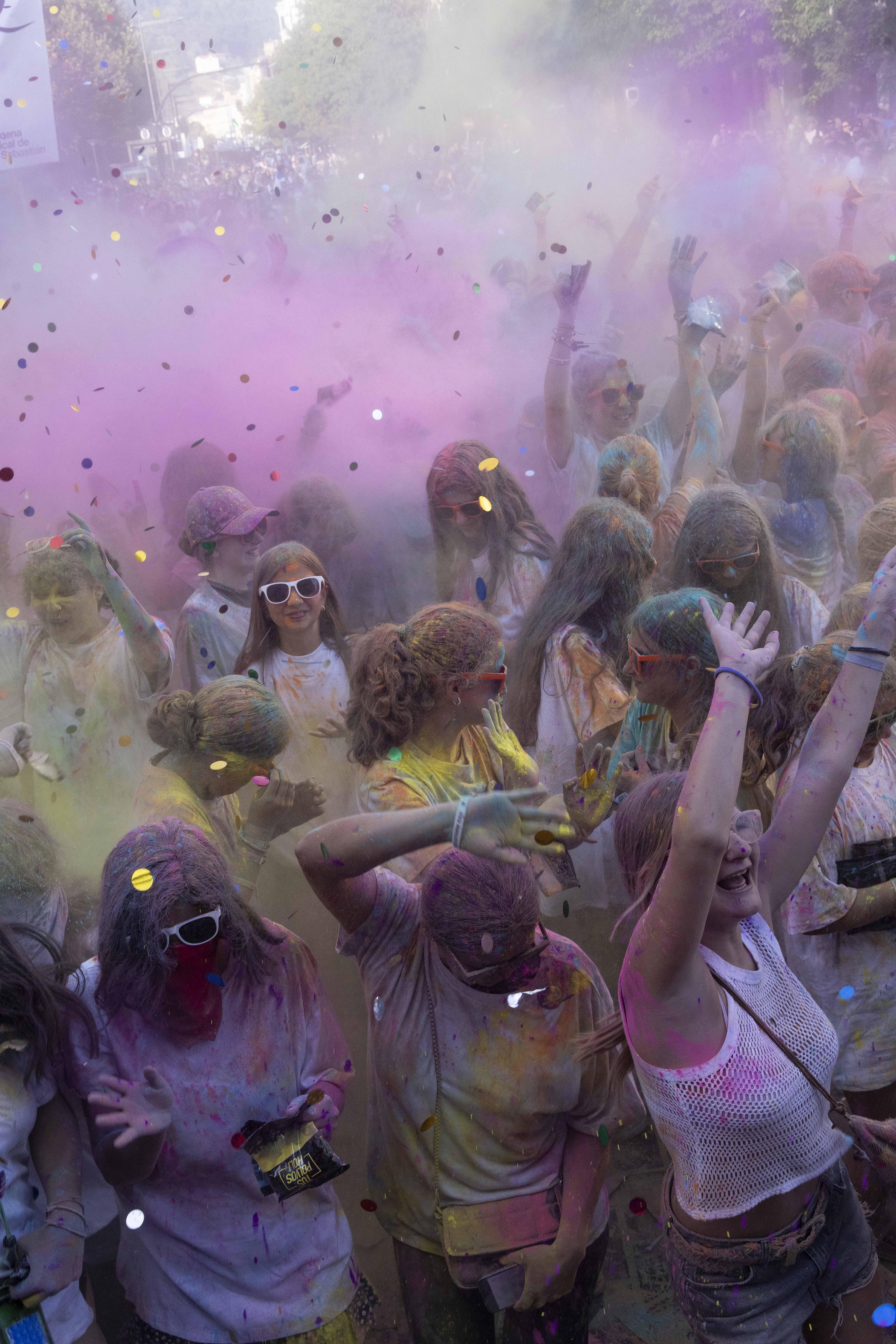 El &#039;Holi fest&#039; del Boulevard, en imágenes