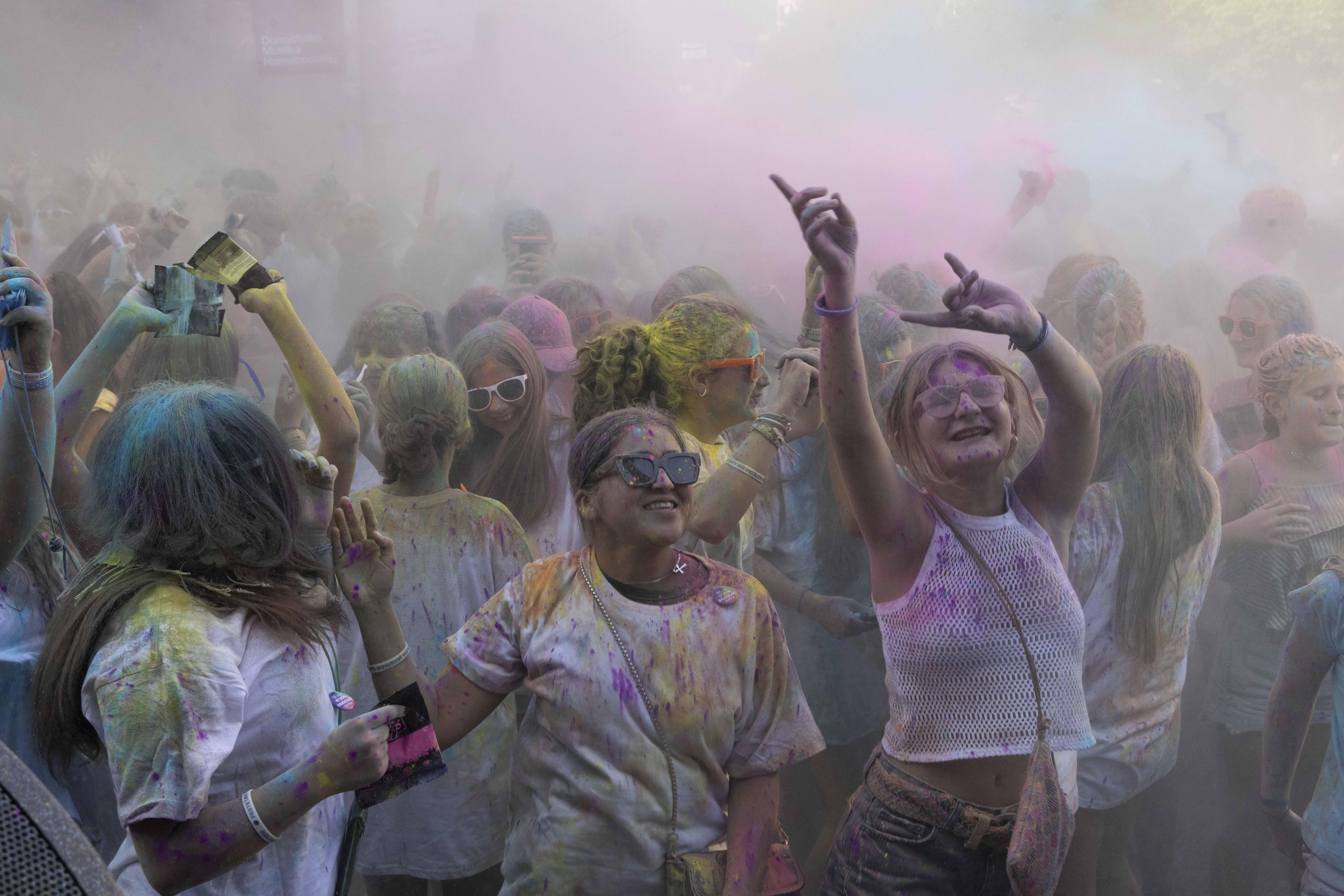 El &#039;Holi fest&#039; del Boulevard, en imágenes