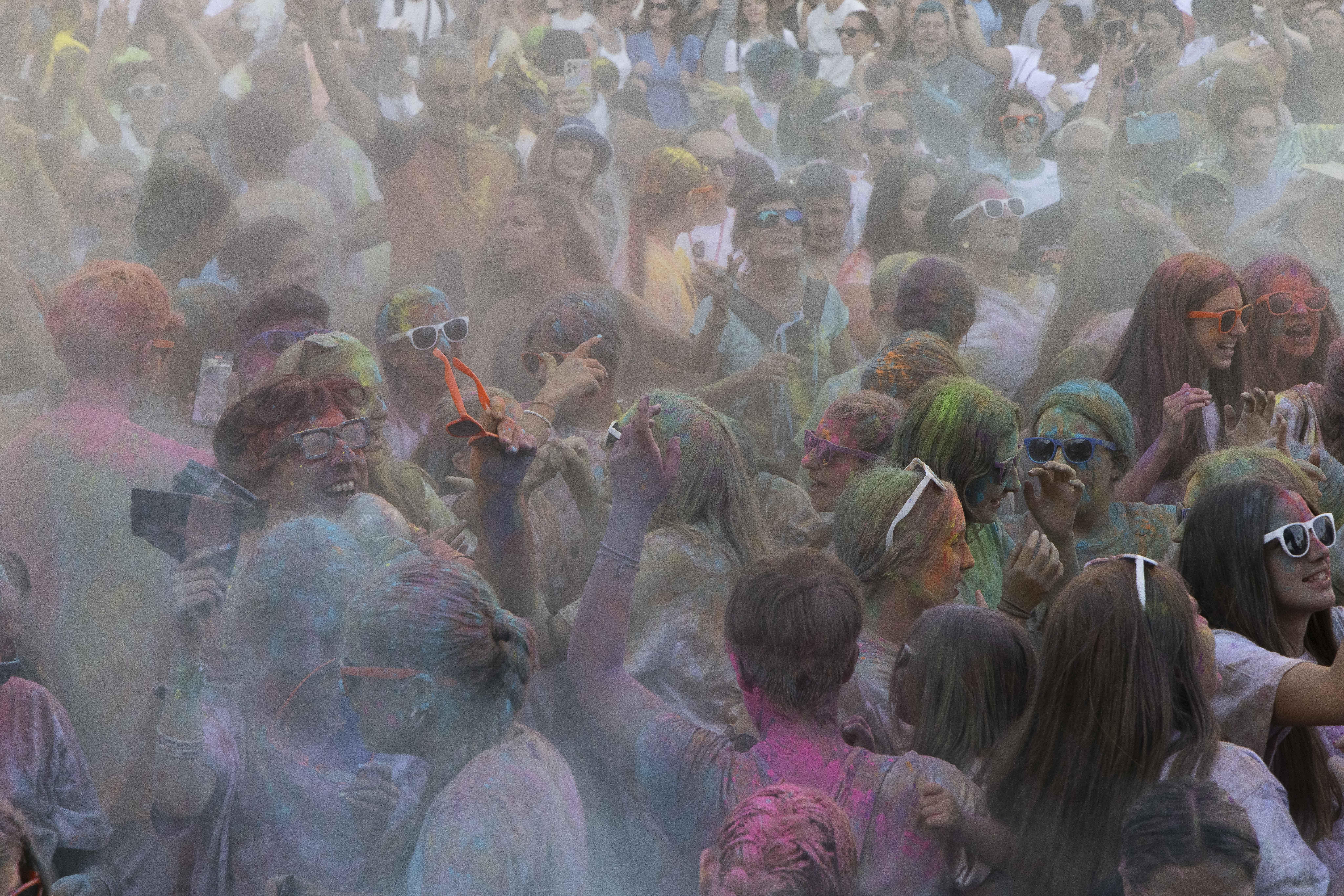 El &#039;Holi fest&#039; del Boulevard, en imágenes