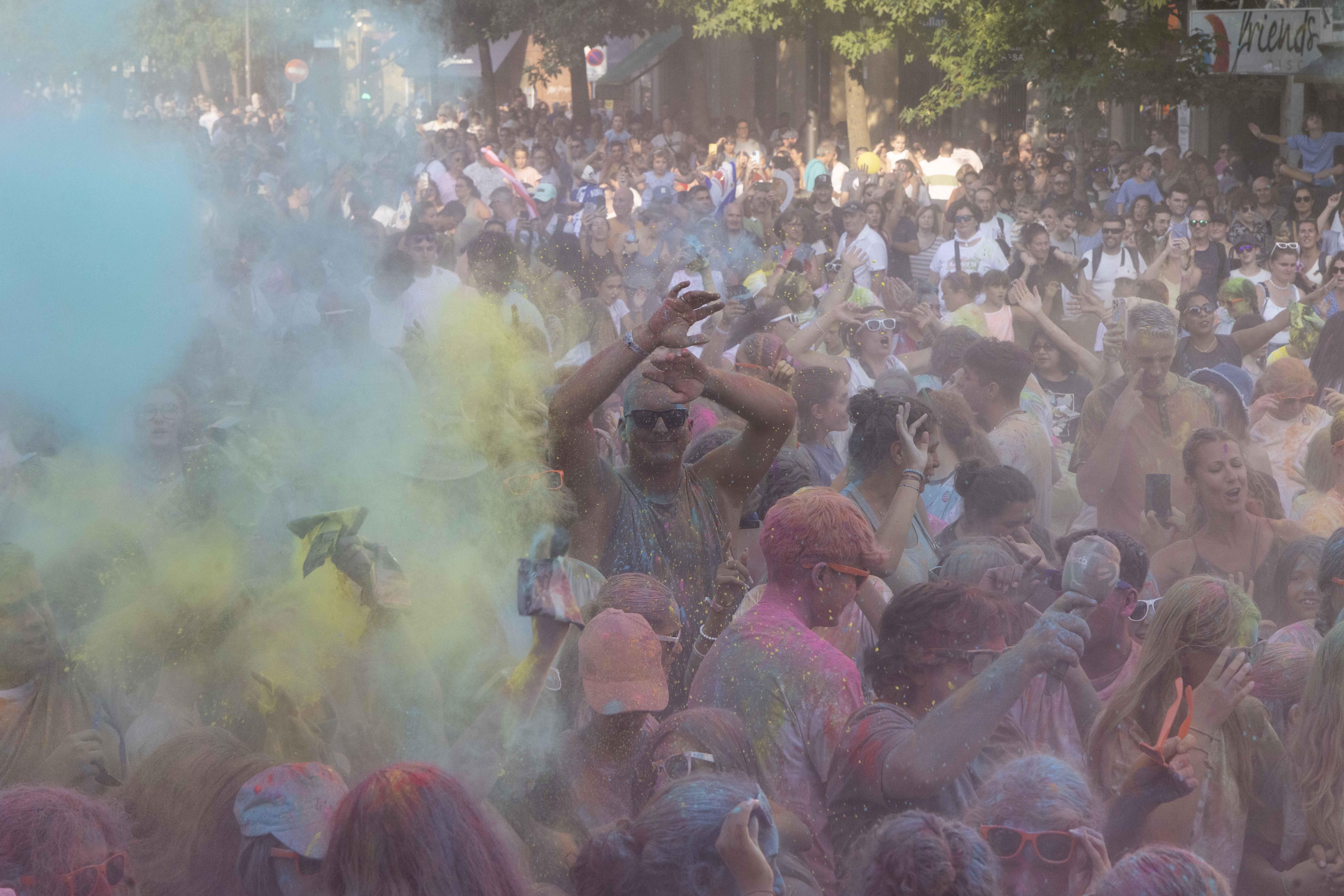 El &#039;Holi fest&#039; del Boulevard, en imágenes