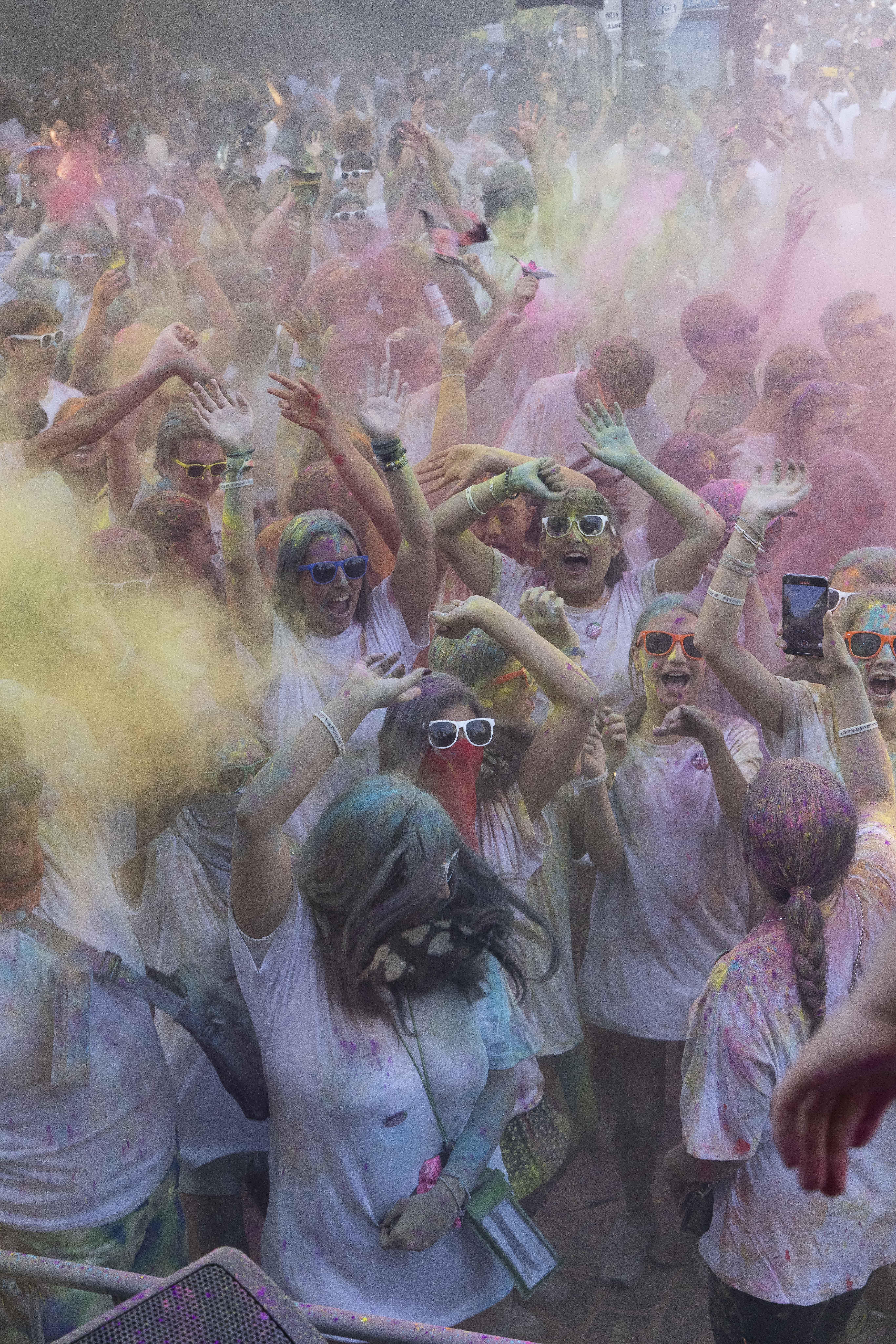 El &#039;Holi fest&#039; del Boulevard, en imágenes