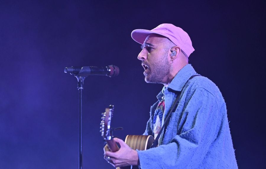 El público y la lluvia abrazan a Nil Moliner