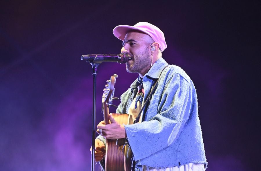 El público y la lluvia abrazan a Nil Moliner