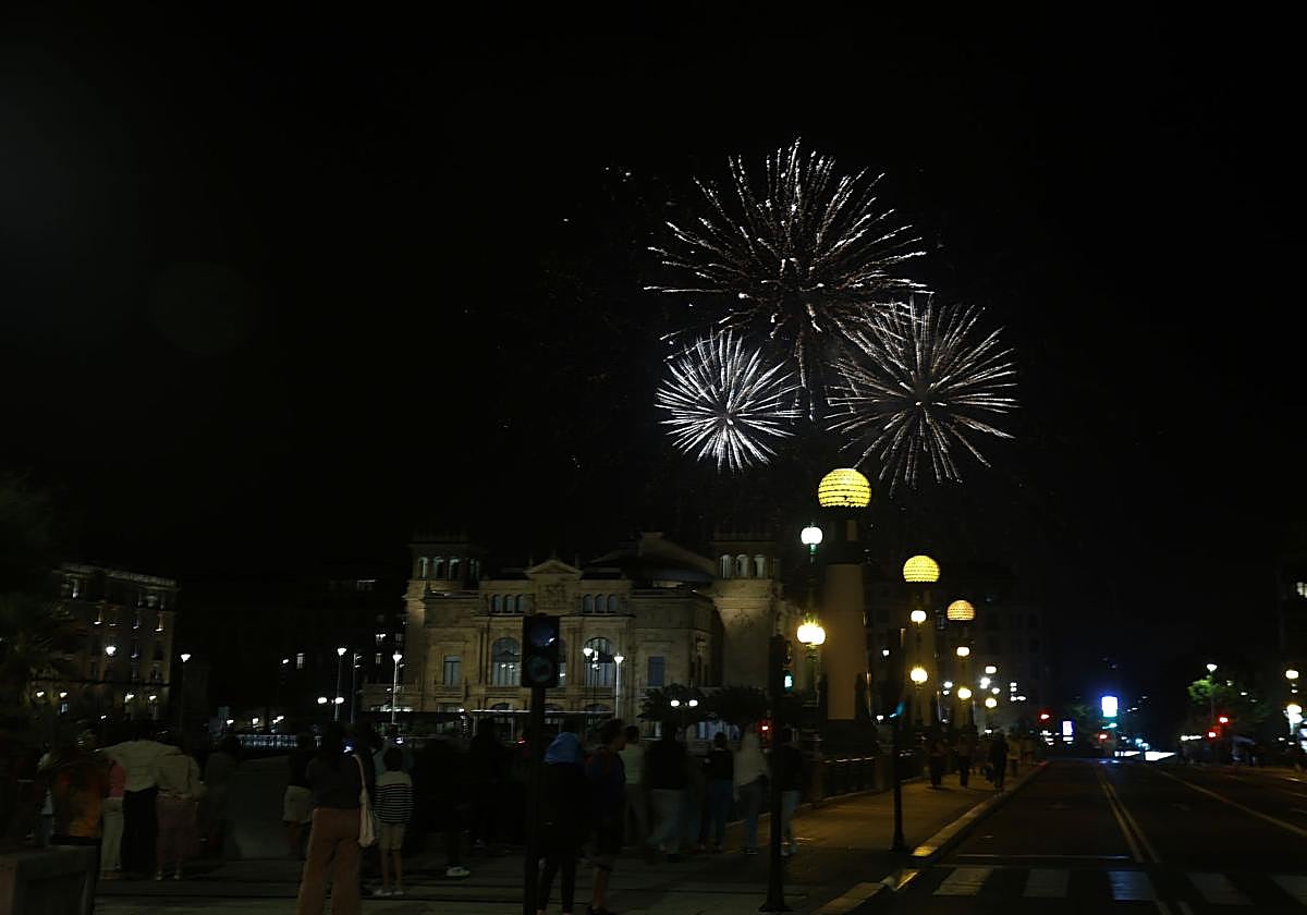 Un momento de la colección de Luigi di Matteo Fireworks en el Concurso de Fuegos Artificiales de la Semana Grande de San Sebastián.