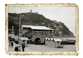 Bar playa de Ondarreta en 1958.