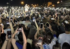 El público siguió con mucha atención todo lo que ocurría dentro y fuera del escenario.