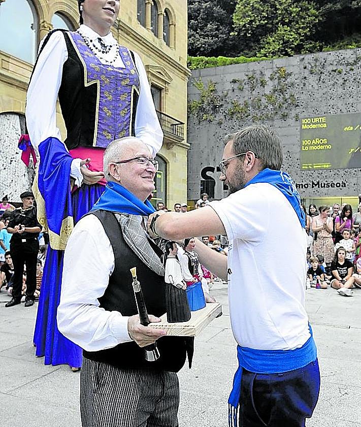 Imagen secundaria 2 - Los actos 'Agur Asteari' y 'Agur Erraldoia' cerraron la Aste Nagusia donostiarra.