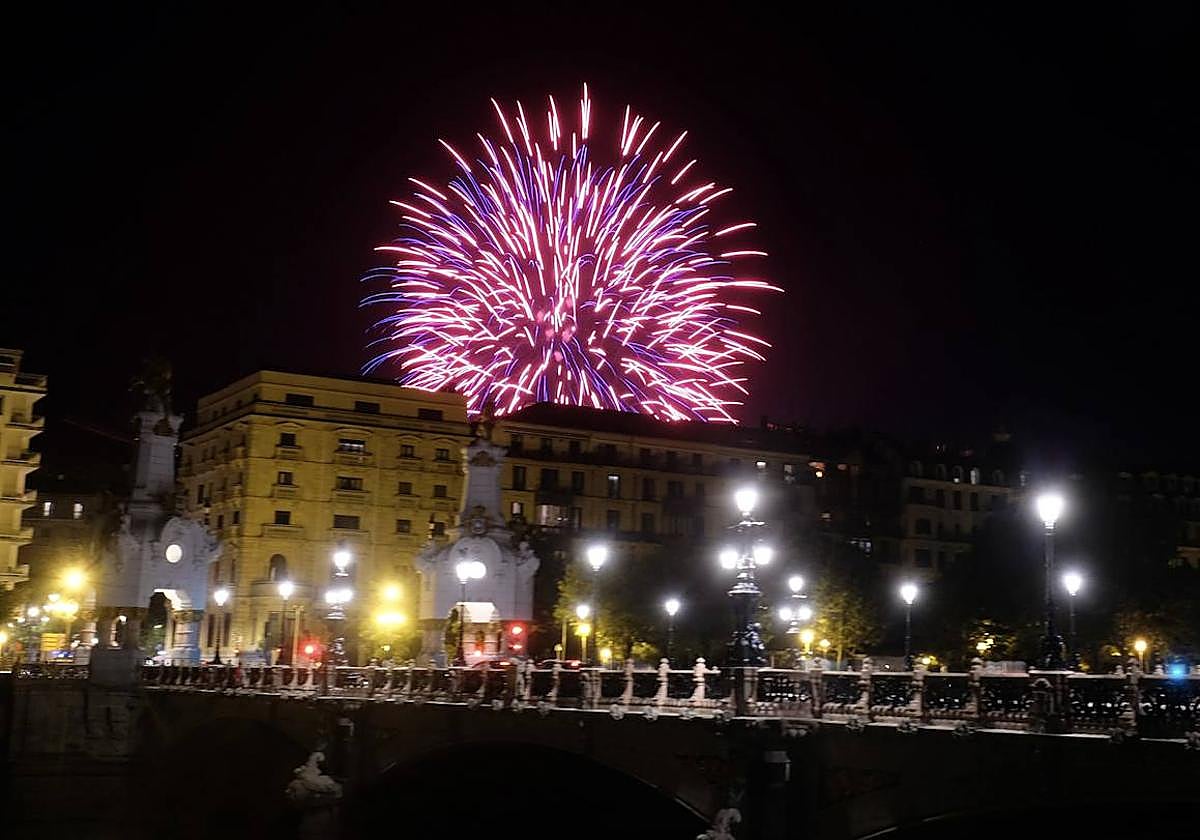 Un momento de la colección de Pirotecnia Valenciana en el Concurso de Fuegos Artificiales de la Semana Grande de San Sebastián