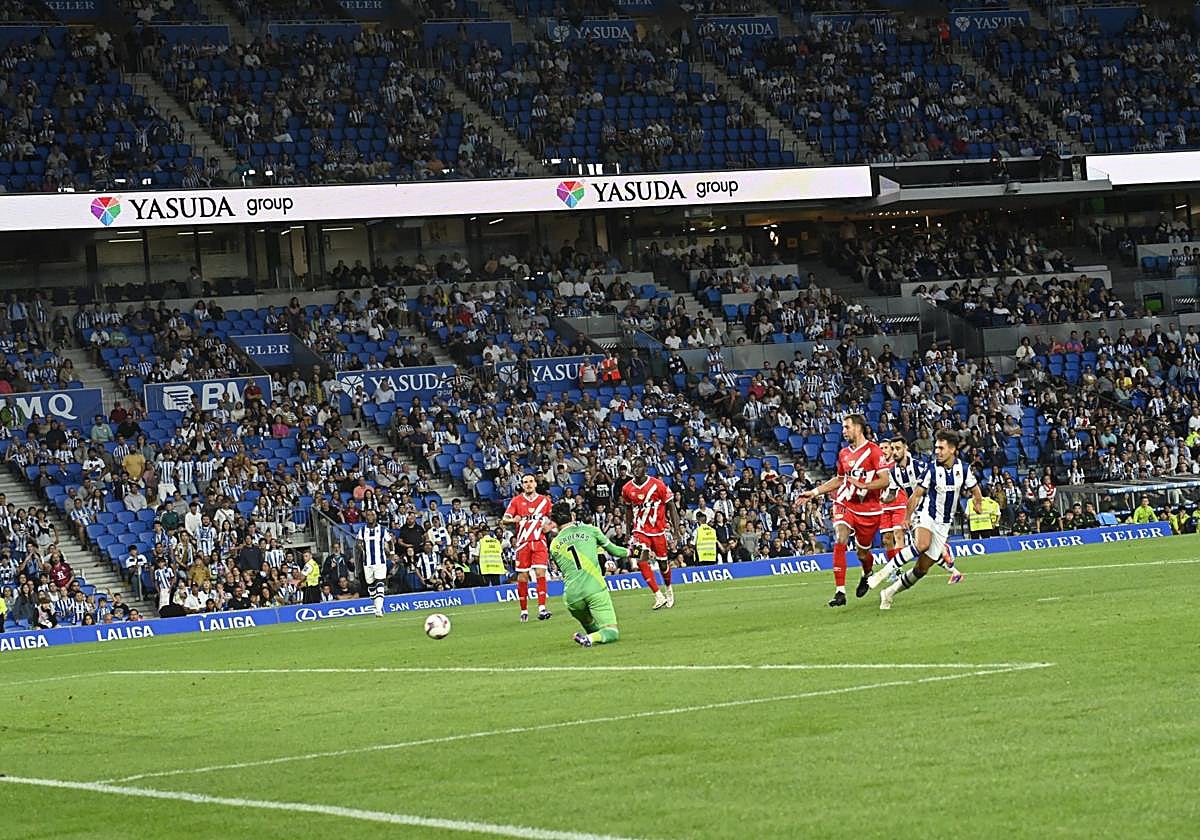 Zubimendi, después de rechazar la oferta del Liverpool, jugó la segunda parte y marcó el único tanto realista.