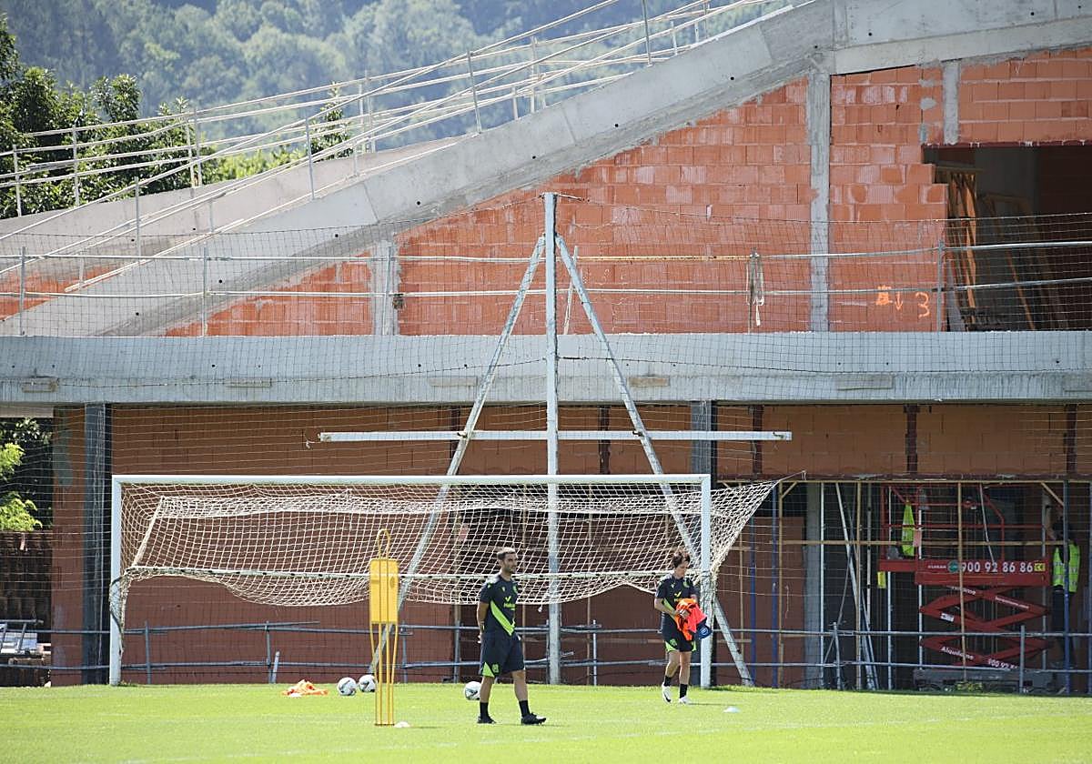 Las obras del edificio donde se ubicará el vestuario y el gimnasio del primer equipo, detrás de la portería, van avanzando.