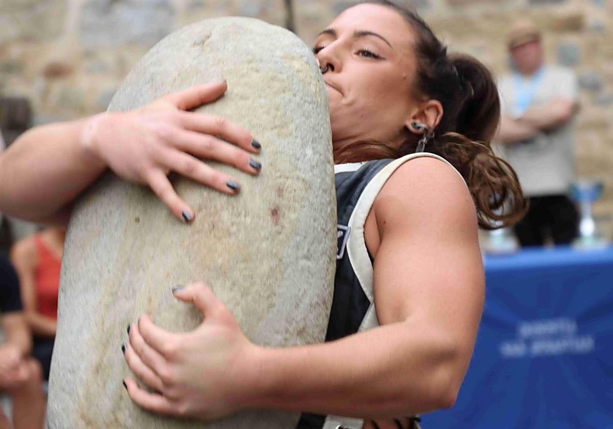 Ainitze Zumeta Uliako Harriari emandako jasoaldi batean.