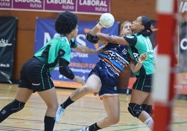 La intensidad fue protagonista durante buenas fases del partido en el polideportivo de Egia.