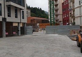 Las obras de la urbanización de Estaziño deja entrever una nueva calle peatonal.