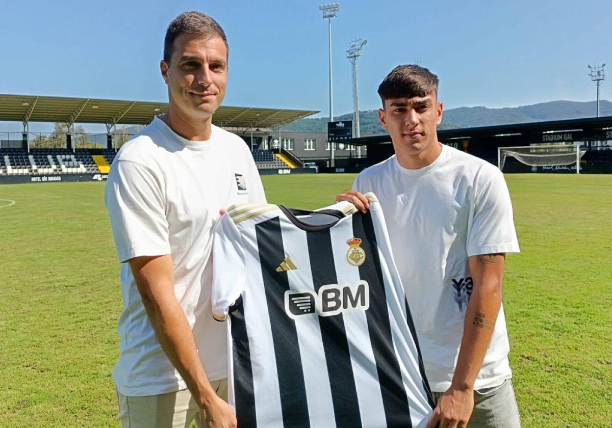 Mikel Llorente y Lozano con la camiseta unionista de esta temporada.