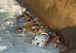La barco, en las rocas en la zona entre Orroaga e Izustarri.