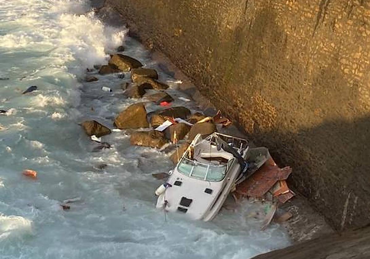 La barco, en las rocas en la zona entre Orroaga e Izustarri.