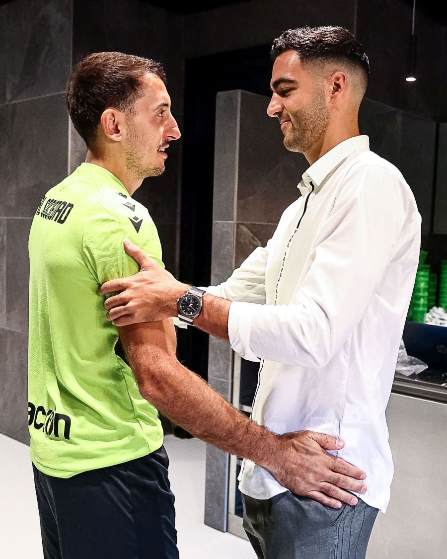 Las imágenes de la despedida de Mikel Merino de sus compañeros