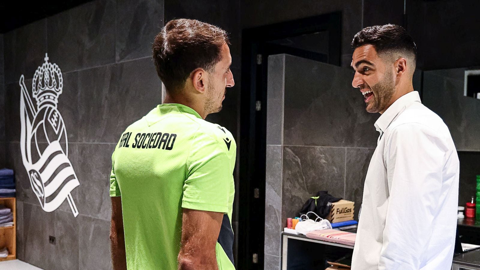 Las imágenes de la despedida de Mikel Merino de sus compañeros