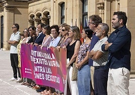 Concentración en Alderdi Eder en repulsa contra la agresión sexual denunciada en Semana Grande.