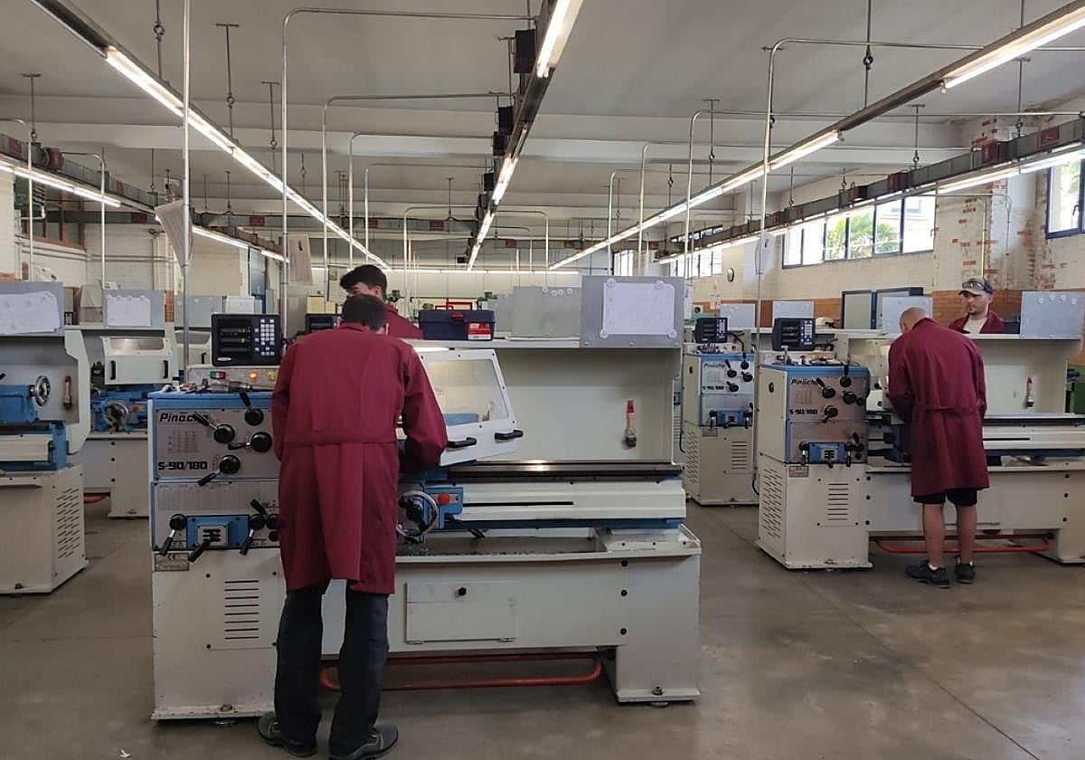 Trabajos de mecanizado durante una edición de Debabarrena Integra.