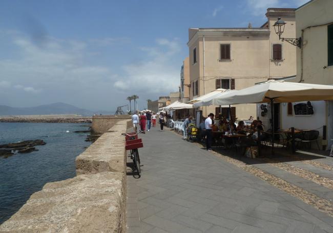 El paseo marítimo de Alghero.