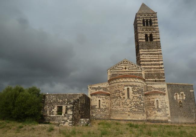 Santa Trinita di Saccargi, un símbolo religioso de la isla.