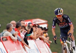 Primoz Roglic en los últimos metros de la etapa.