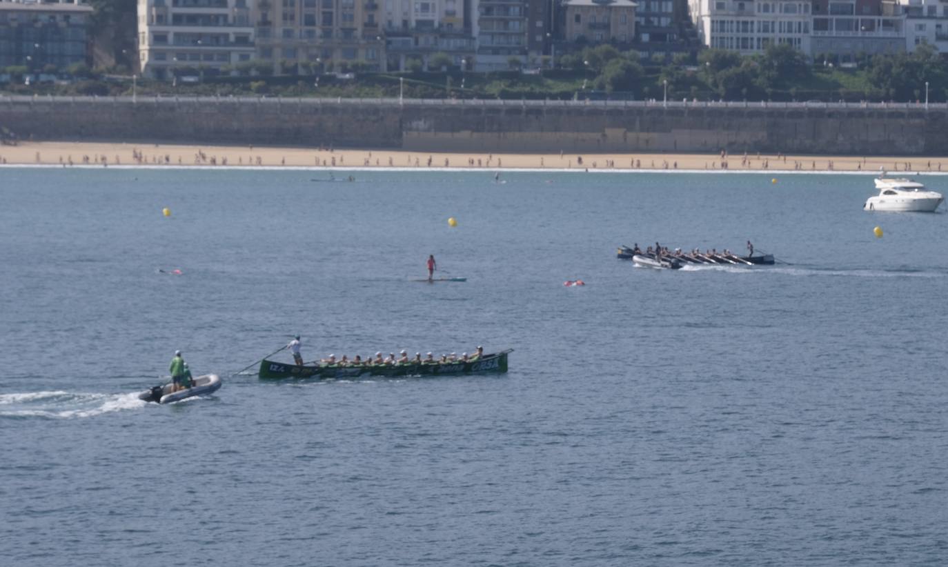 Las mejores fotos del entrenamiento de traineras a la víspera de la Bandera de La Concha