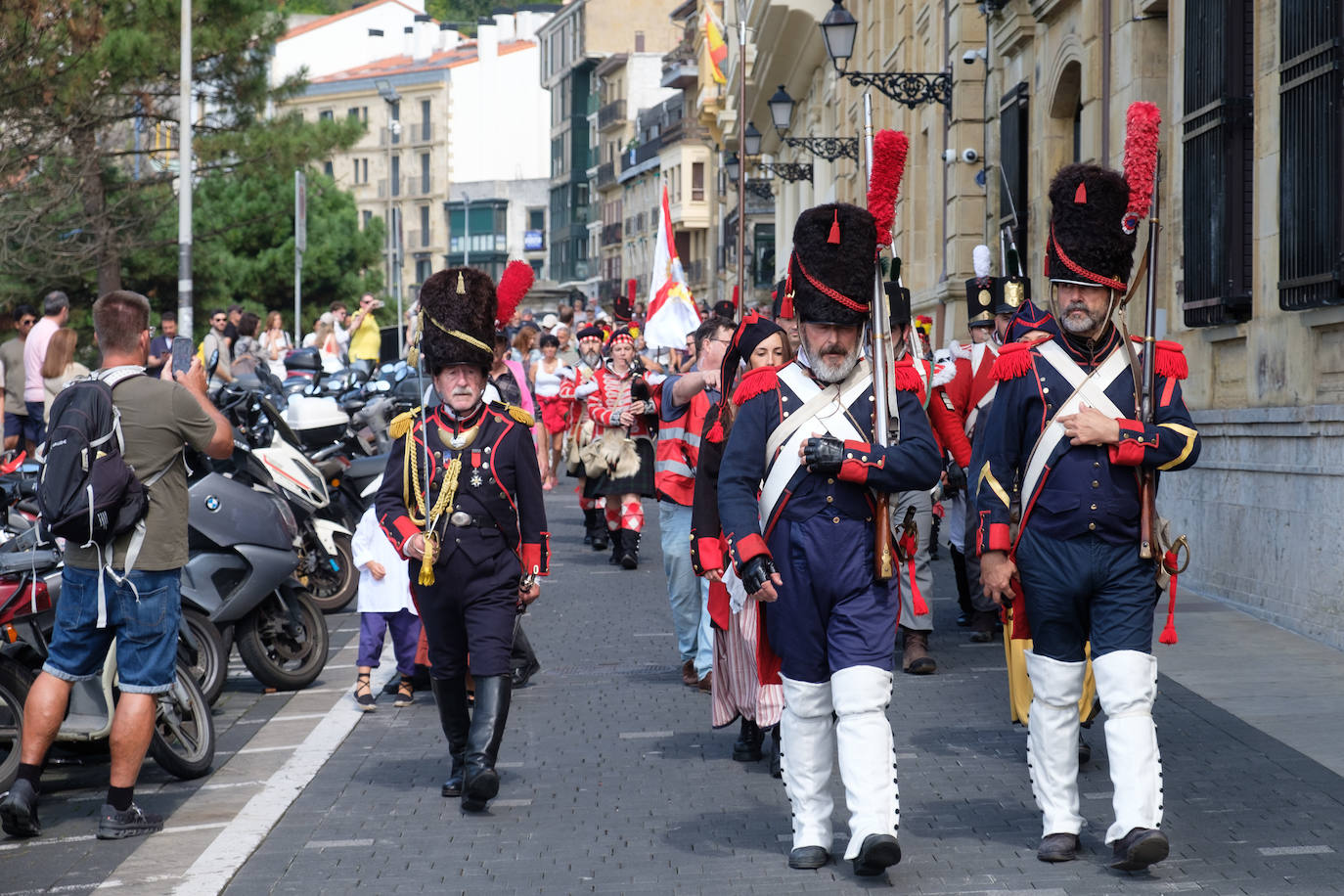 La ofrenda floral del Ayuntamiento por el 31 de agosto, en imágenes