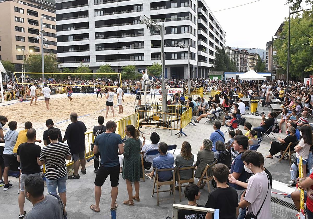 El torneo va rotando su celebración en diferentes plazas de la villa y, en esta ocasión, vuelve al barrio Larramendi, como hace tres años.