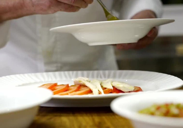 Receta de la ensalada de tomate con bonito de Xabier Martínez