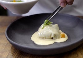 Receta del ravioli de langostinos, setas y salsa de Martini de Felix Belaunzaran