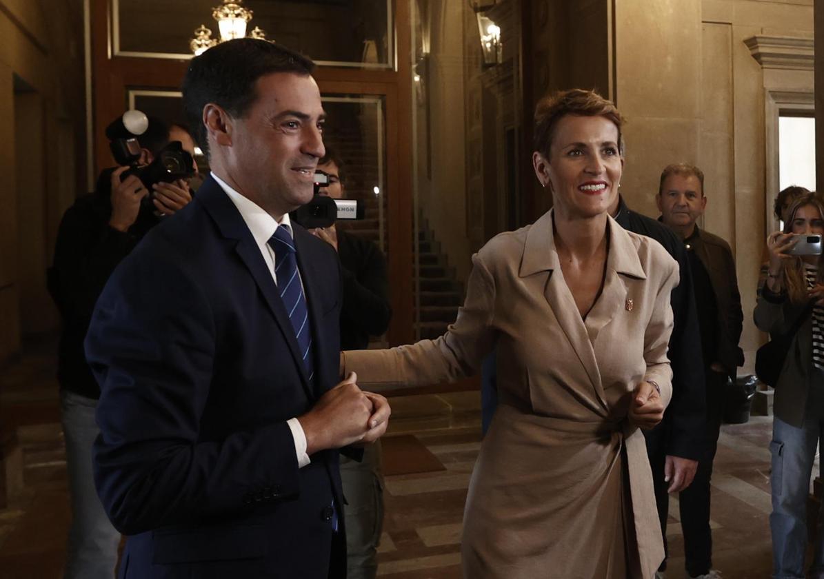 Imanol Pradales y María Chivite antes de su reunión de este miércoles.