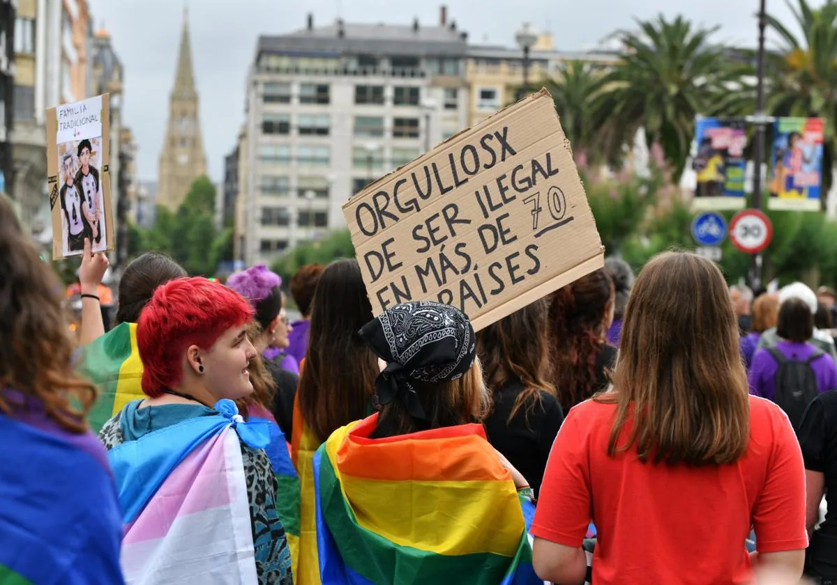 Manifestación del Día del orgullo LGTBI en Donostia.