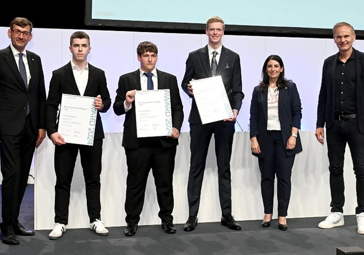 Oihan Iriarte, segundo por la izquierda.