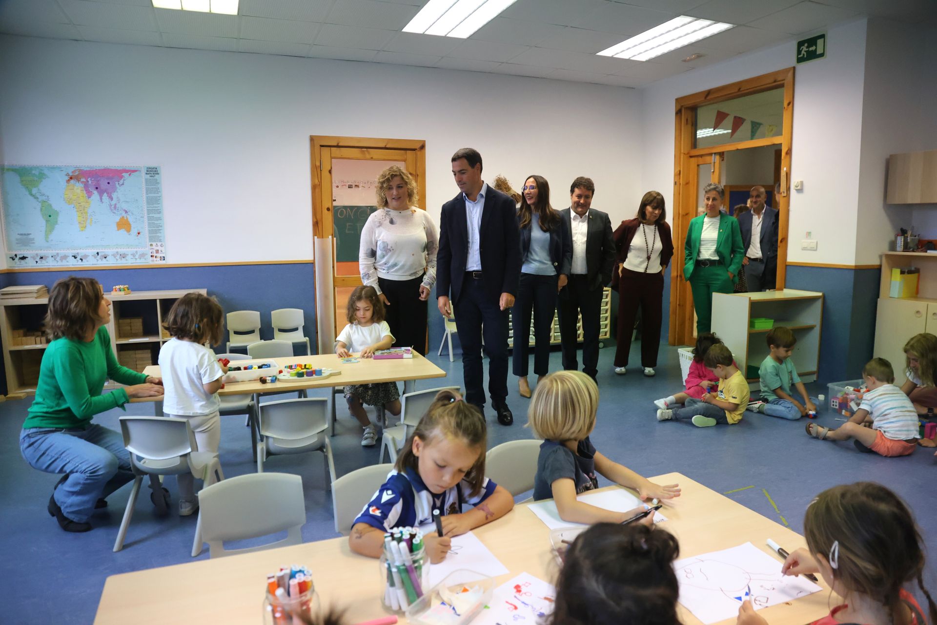 El lehendakari inaugura el curso escolar en el colegio Orokieta de Zarautz
