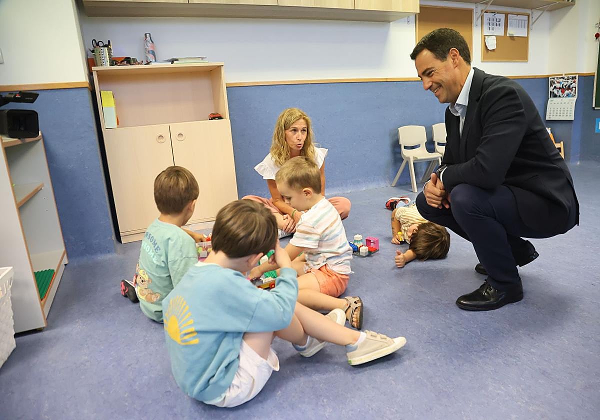 El lehendakari inaugura el curso escolar en el colegio Orokieta de Zarautz