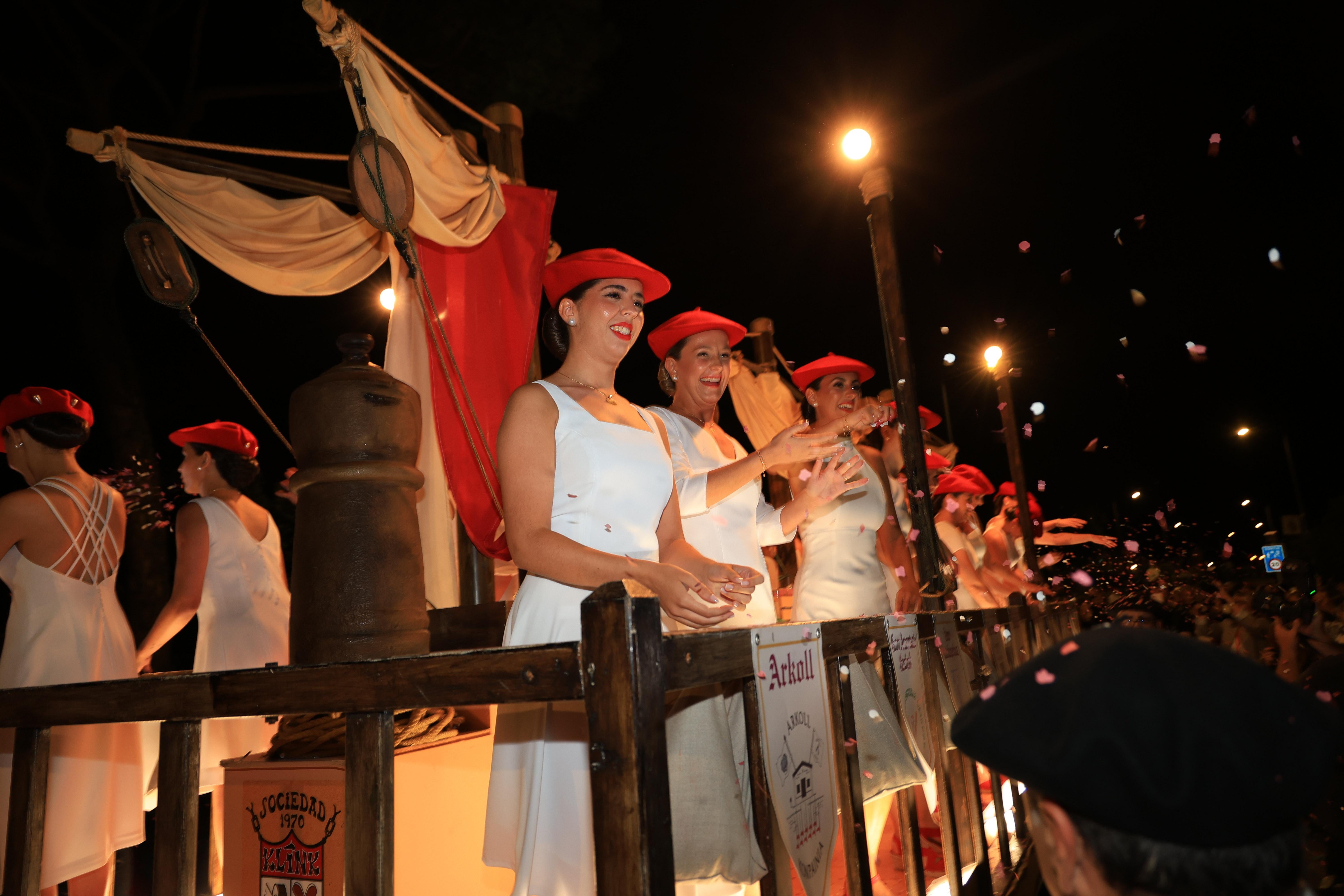 «Estamos todas con muchas ganas de que llegue el día del alarde»