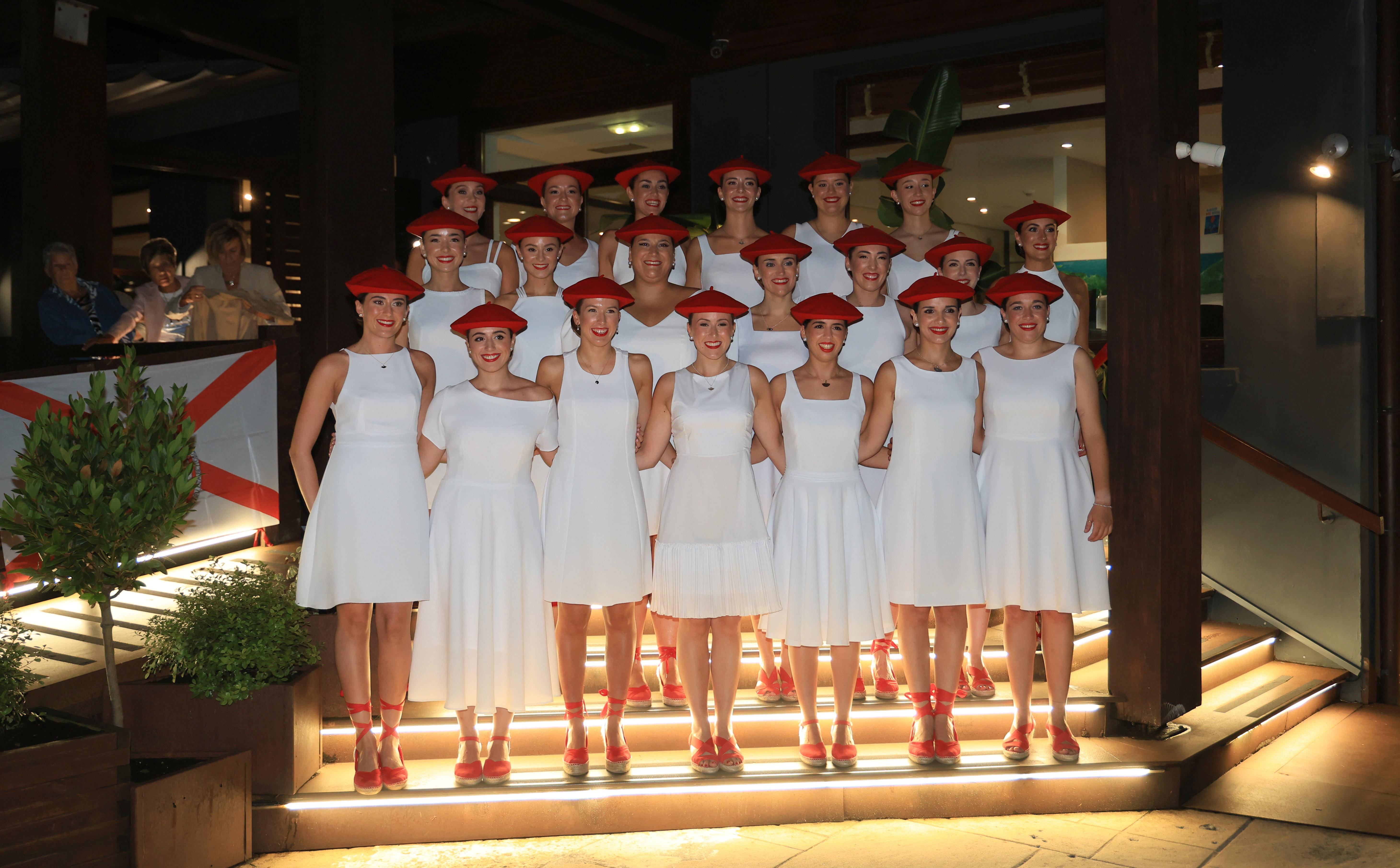 «Estamos todas con muchas ganas de que llegue el día del alarde»