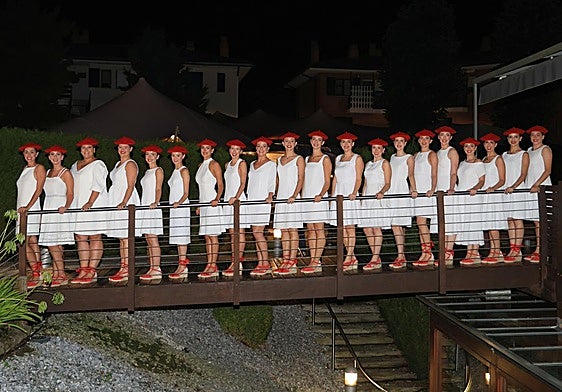 «Estamos todas con muchas ganas de que llegue el día del alarde»