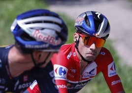 Primoz Roglic, con el maillot de líder en la etapa de ayer.