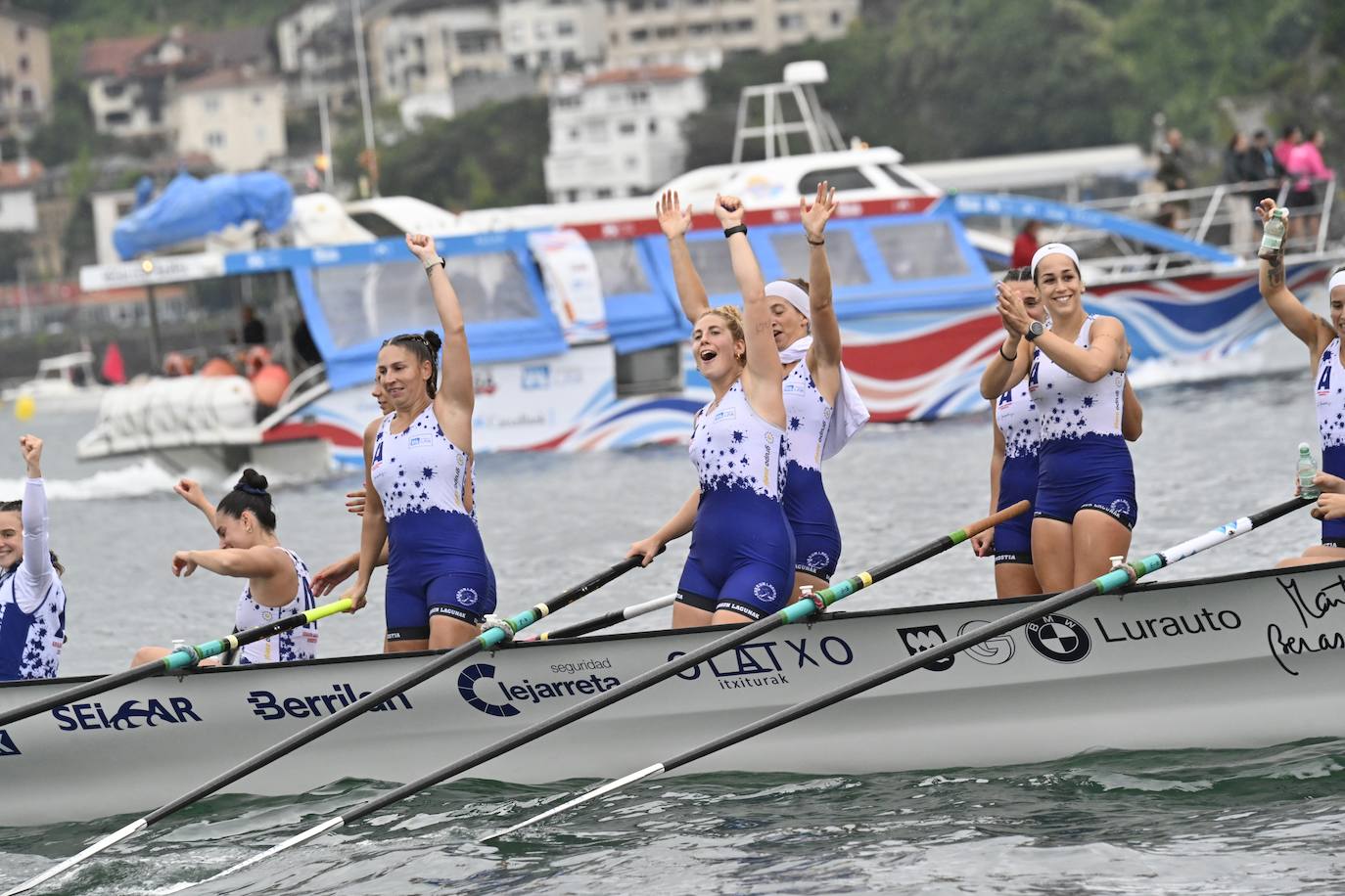 Arraun Lagunak logra su tercera Bandera de La Concha