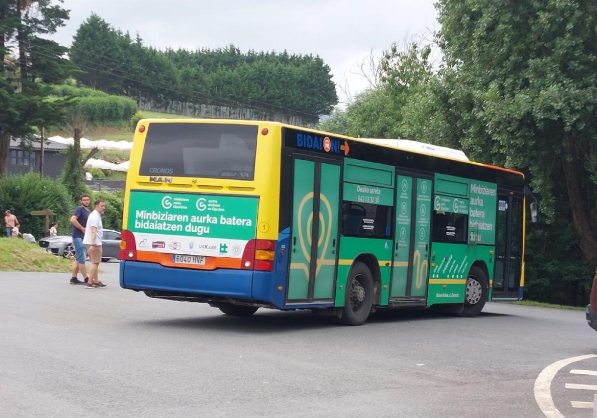 El autobús de la Línea 3 en su servicio al barrio de Talaimendi.